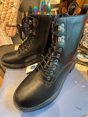 Universal threads Black Women's Lace-Up Combat Boots